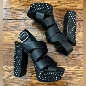 Michael MICHAEL KORS Leather Mila Platform Studded Pump 6.5